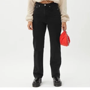 Straight jeans - Skit snygga Weekday jeans i modellen rowe säljer då dom vart för korta på mig (174) nyskick, hör av dig för fler bilder!🥰