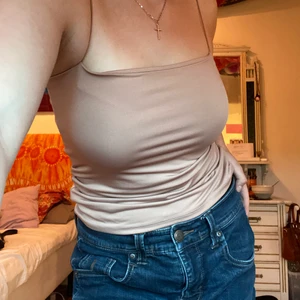 Silkes linne🤎 - Ett brunt/ nude silkes linne i strl S🤎 färgen syns bäst på sista bilden *oanvänt* frakt betalas av köparen📦