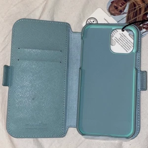 Plånboksfodral till iPhone 11Pro/Xs/X - Helt nytt oanvänt plånboksfodral till iPhone 11Pro/Xs/X i fin mintgrön färg. Säljer pga köpte till fel telefon. 💚