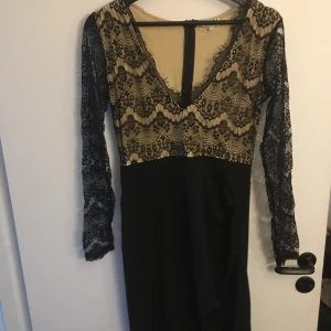 Klänning - Använd 1 gång strl M