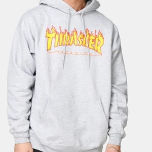 Storlek s  - Den är i begangnat skick men det är då bara snöret som har förstörts i tvätten annars är den helt fel fri, frakt tillkommer inte i priset då priset redan är så pass lågt