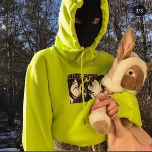 Sweet  hoodie  - Hej, har haft denna ett tag men nästan aldrig använt den. Den är i mycket bra skick och nästan i nyskick,  där med är i ganska högt pris (köpt för 900 nypris) . 💞  Letar efter den rätta ägaren som är villig att ta över denna 🥺✨ 