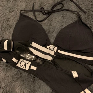 Calvin Klein  - Bikini från CK, alla lappar kvar, endast testad. Säljes pga fel storlek.Fri Frakt