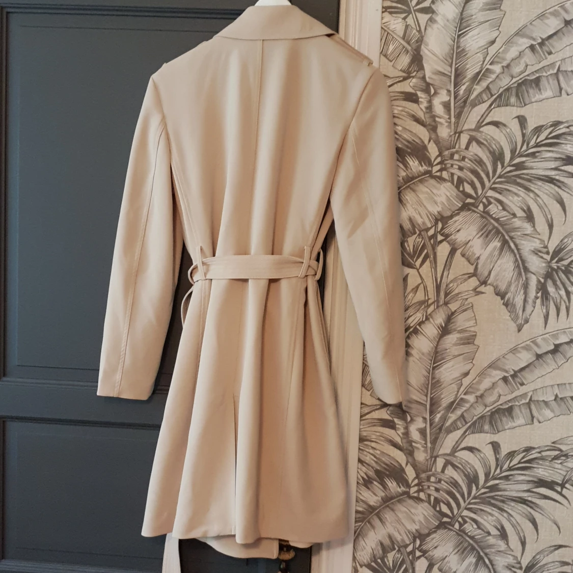 Beige trenchcoat - 90