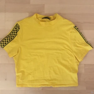 SHEIN biker crop top size M - Passar mer som en S