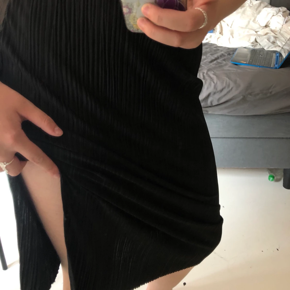 Svart lite längre kjol - 91