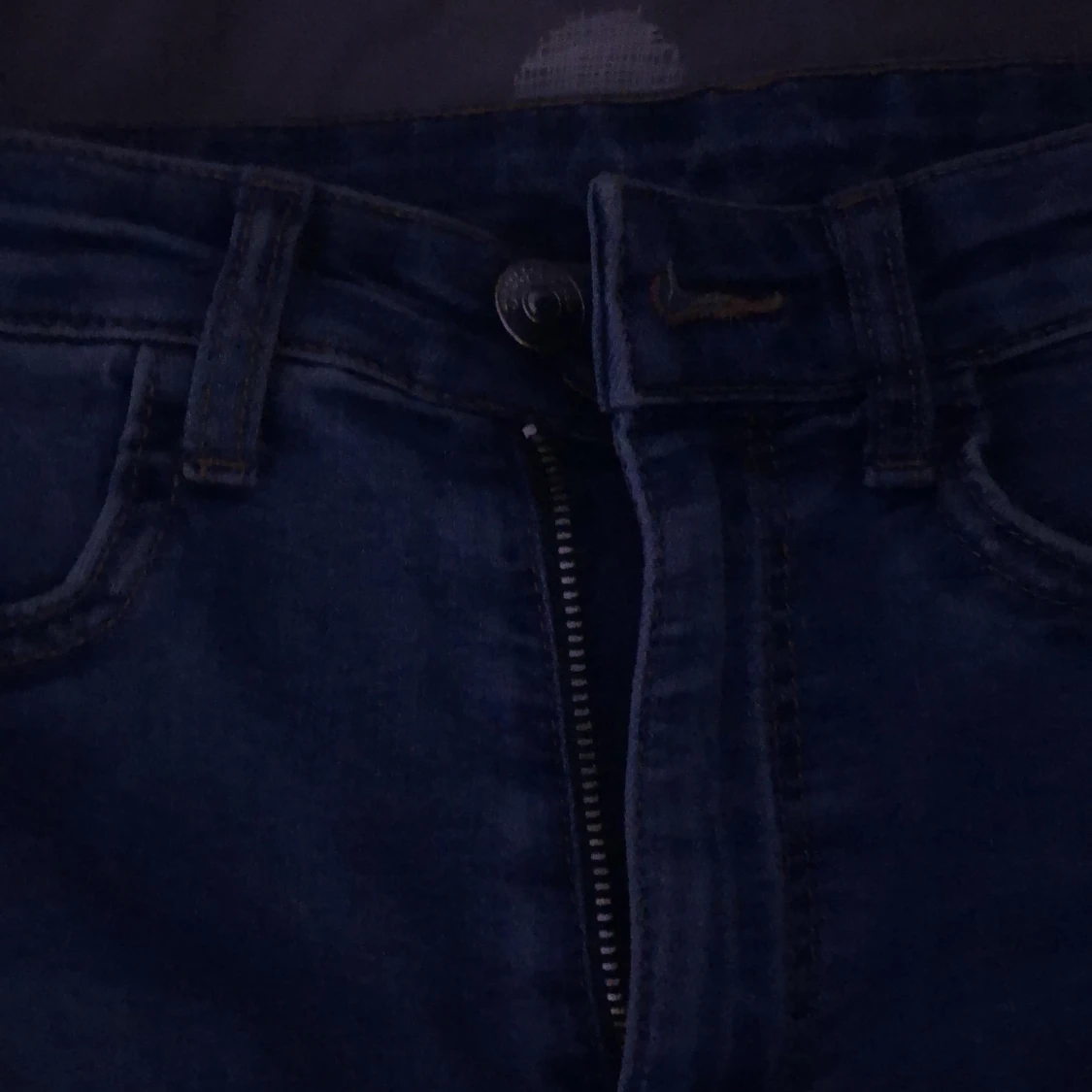 Jeans med hål  - 91