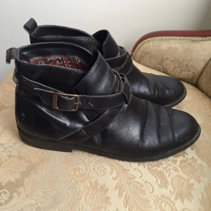  - Fina, nätta ECCO-kängor i läder med handgjord sula. Svarta.