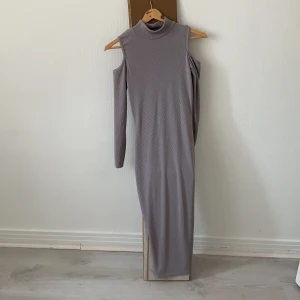 Lilac lång klänning - Lilac tight lång klänning 