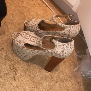 Jeffrey campbell skor   - Jeffrey campbell skor 14cm hög klack fram 4cm 