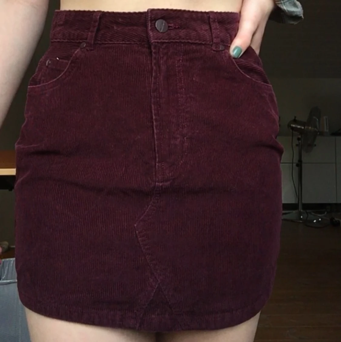 Vinröd kjol i manchestertyg