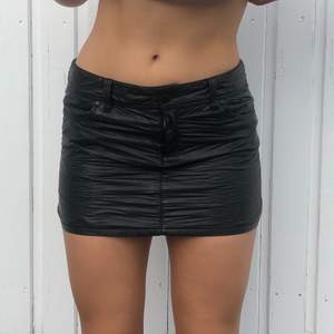 Säljer min svarta mini skirt 