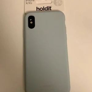 Holdit skal💫 - ALDRIG ANVÄNT! Skalet säljs för att jag har en iPhone Xr, inte XS så det har inte kommit till användning. Eftersom att jag har en större mobil. Skalet kostar 110 men då är inte frakten inräknad.