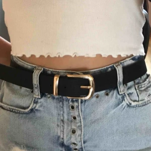  - Jättefint guldigt skärp som tyvärr är för stort för mig🥰