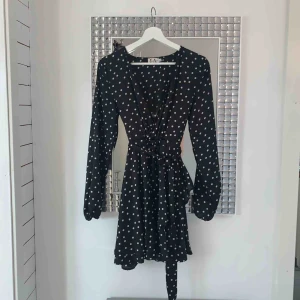  - Säljer en klänning från Linn Ahlborg for NAKD i storlek 36. Upplevs som en small. Använd 1 gång. Skickas mot frakt 