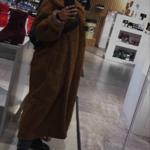  - Oversized kappa i teddy ( helt ny skick) säljer på grund av att det blev lite för långt på mig:) pris kan också diskuteras;)