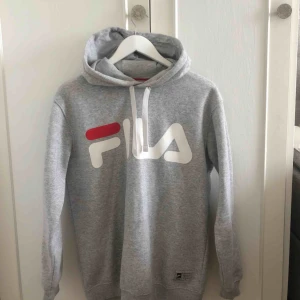  - Fila hoodie i fint skick! Så stor och mysig, storlek small. 