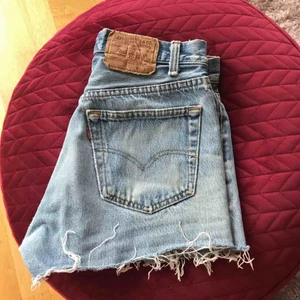  - Levis 501 Shorts. 