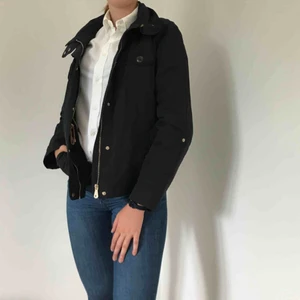  - Jacka från Massimo Dutti. Sparsamt använd. Pris kan diskuteras.