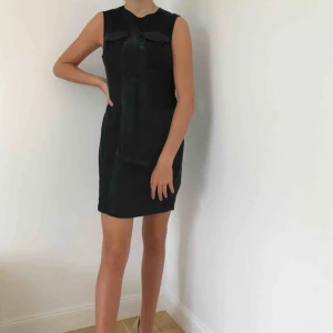  - Axellös klänning från Disel. Mycket sparsamt använd.