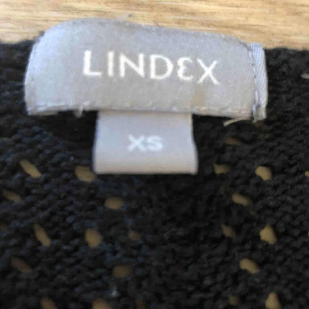 En svart stickad kofta från Lindex. Tröjor & Koftor.