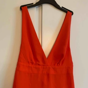  - Fint rött linne från bikbok men snörning bak