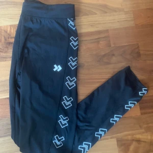 Träningstights storlek M - Träningstights ifrån lager 157, sitter fint men passar inte mig. Därav aldrig använda, storlek M☺️