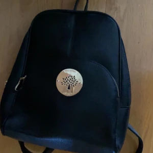 Ryggsäck - Oanvänd och perfekt att ha till vardags men även till jobbet!