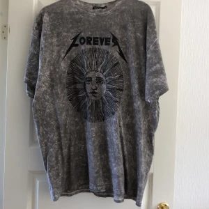 Boohoo oversize  - En oversized t-shirt från boohoo, aldrig använd.