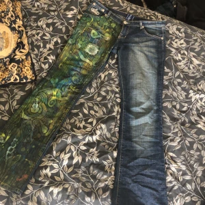 Victoria Beckham jeans  - Säljer dessa coola Victoria Beckham jeansen då de inte kommer till användning , de är lågmidjade och i bootcut modell