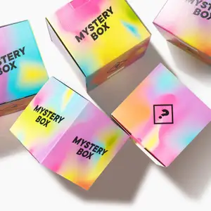 Detta är en liten större mystery box som kommer att innehålla 2 olika slimer tillsammans med lite godis och ett fint litet brev !!