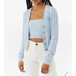 Kofta från Urban outfitters  - Snygg kofta från Urban outfitters! 💖 Aldrig använd, storlek M men passar mig med xs/s :) nypris 550kr