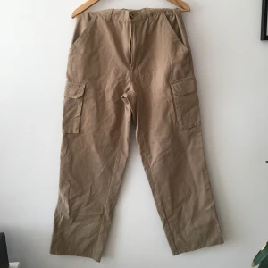 Cargobyxor - Cargobyxor från Secondhand, passar XS-S eller 34-36 🙌🏼 pris: 50kr