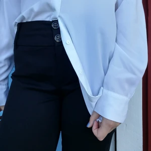 Svarta byxor - Svarta oanvända byxor från oui set i mycket bra kvalité. Nypris: 1150 kr.