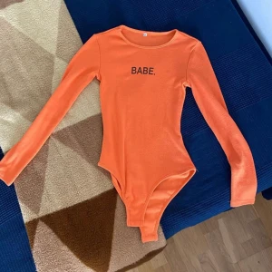 ”Babe” body - Strl. S. ”Babe” body. Tjockare material! Frakt: 40kr