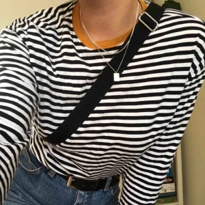  - Mysig randig tröja från h&m, perfekt till hösten!! Passar till typ allt. 