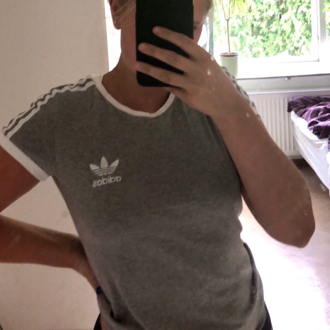  Adidas Originals – Grå t-shirt