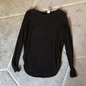 Tröja med slitsar - Slitsar på sidorna 