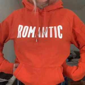 WoodWood Hoodie - WoodWood hoodie inköpt 2017 Använd fåtal gånger Liten i storleken, funkar på M men skulle nog sitta bättre på S  Säljer då den inte kommer till särskild stor användning. Nypris: 1300kr.