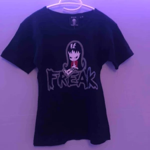  - superball t shirt med tryck! aldrig använd.