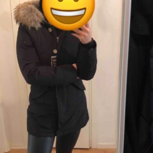  - Säljer min woolrich vinterjacka, endast använd en vinter. Pris kan diskuteras vid snabb affär.