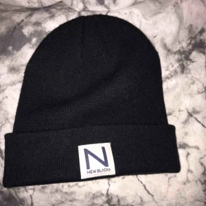  - Mössa från new black andvänd 2 gånger så i jätte fint skick