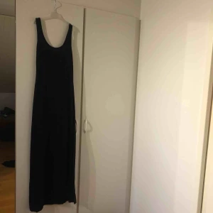  - En svart långklänning, storlek xs, använd fåtal gånger