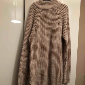  - Stickad tröja i strl S från Gina Tricot 