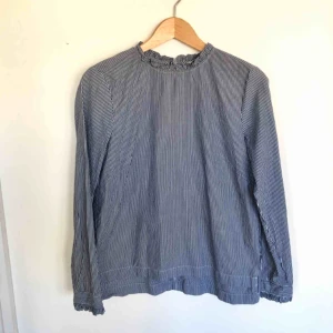  - Snygg blus från h&m, använd fåtal gånger