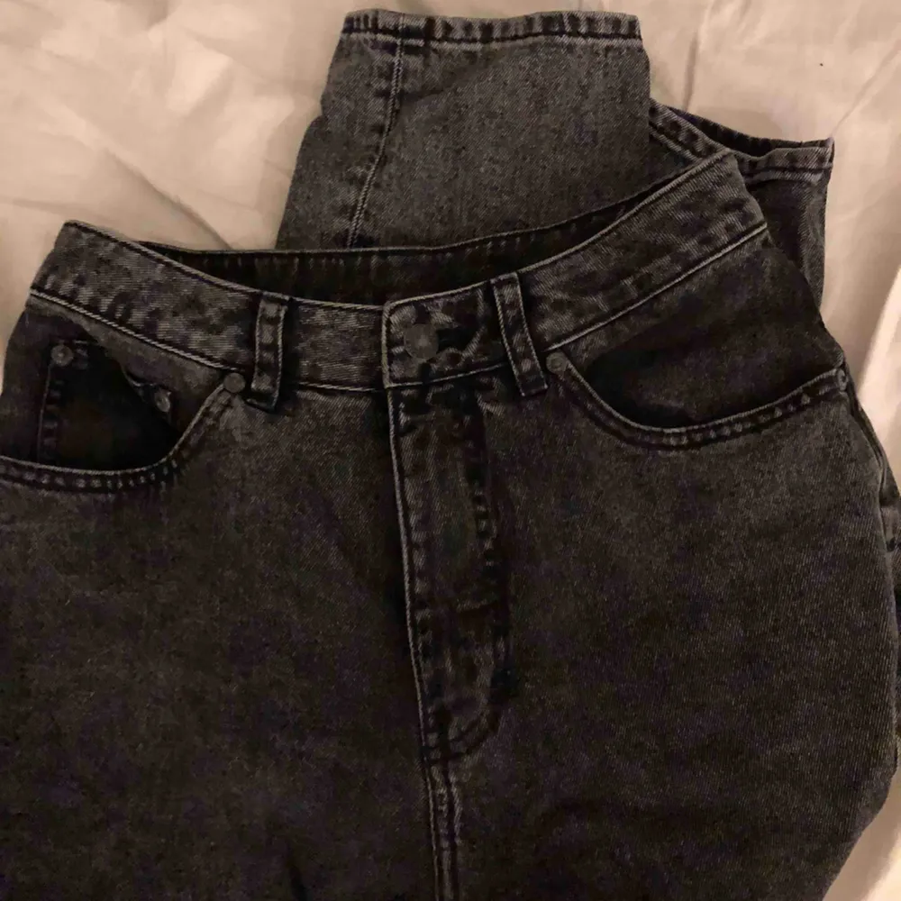 Ett par svarta jeans från cheap monday. Köpta secondhand och är använda ett få tall gånger:). Jeans & Byxor.