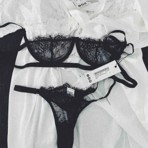  - Nytt underklädesset i onesize men skulle säga storlek S. Har bara tagit bort lapparna men inte testat för att jag har beställt dubbelt. 