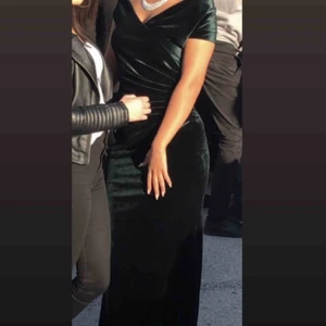  - Säljer min balklänning som är i väldigt bra skick. Pris kan diskuteras vid snabb köp