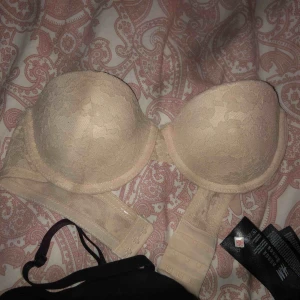  - Ny bh använd en gång eller två anars i jätte bra skick inte nåt Puschap på 