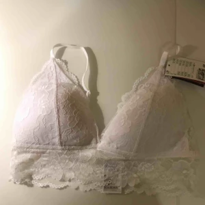  - Säljer den pga att den är för stor, passar dock runt ”midjan”, och jag har 36/38. Som ni ser är den helt ny och aldrig använd, den har kostat 99kr (köpt av en annan här på Plick dock, men helt ny från henne) Köpare betalar frakten! 🌟💫💞